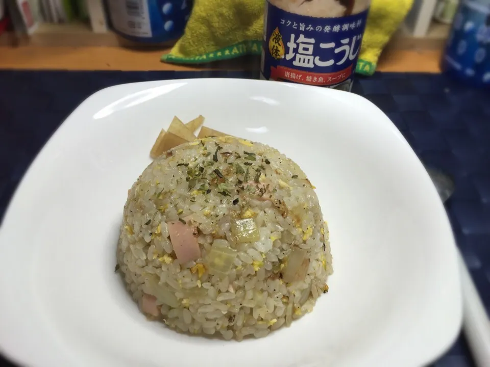 Snapdishの料理写真:簡単塩こうじチャーハン🍚
ソーセージ➕玉葱➕玉子で❗️|Asa Eiさん