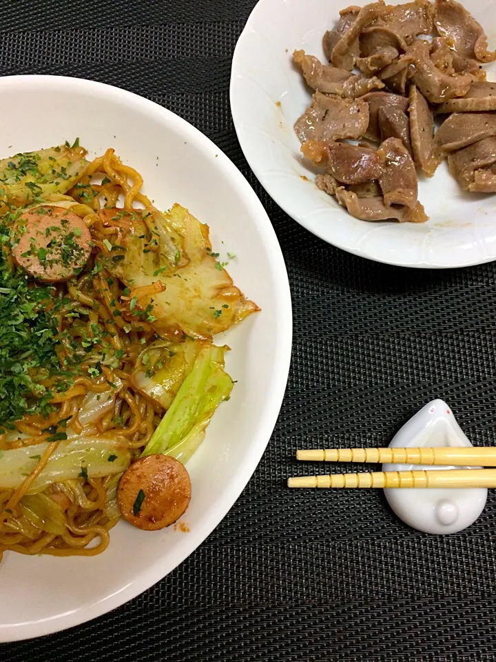 タバスコかけ過ぎだ💦こう見えでも結構辛い焼きそば😅|mikiさん