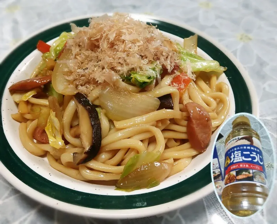 Snapdishの料理写真:液体塩こうじちょい足し☆まろやか焼きうどん|みるさん