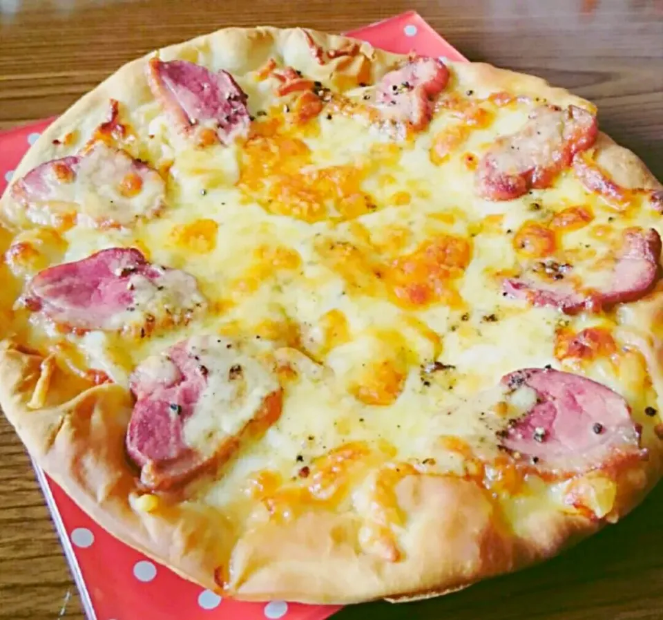 日本ハムの４種のチーズのpizzaに、合鴨のスモークとモッツァレラチーズOn😁💕✌|Yukiさん