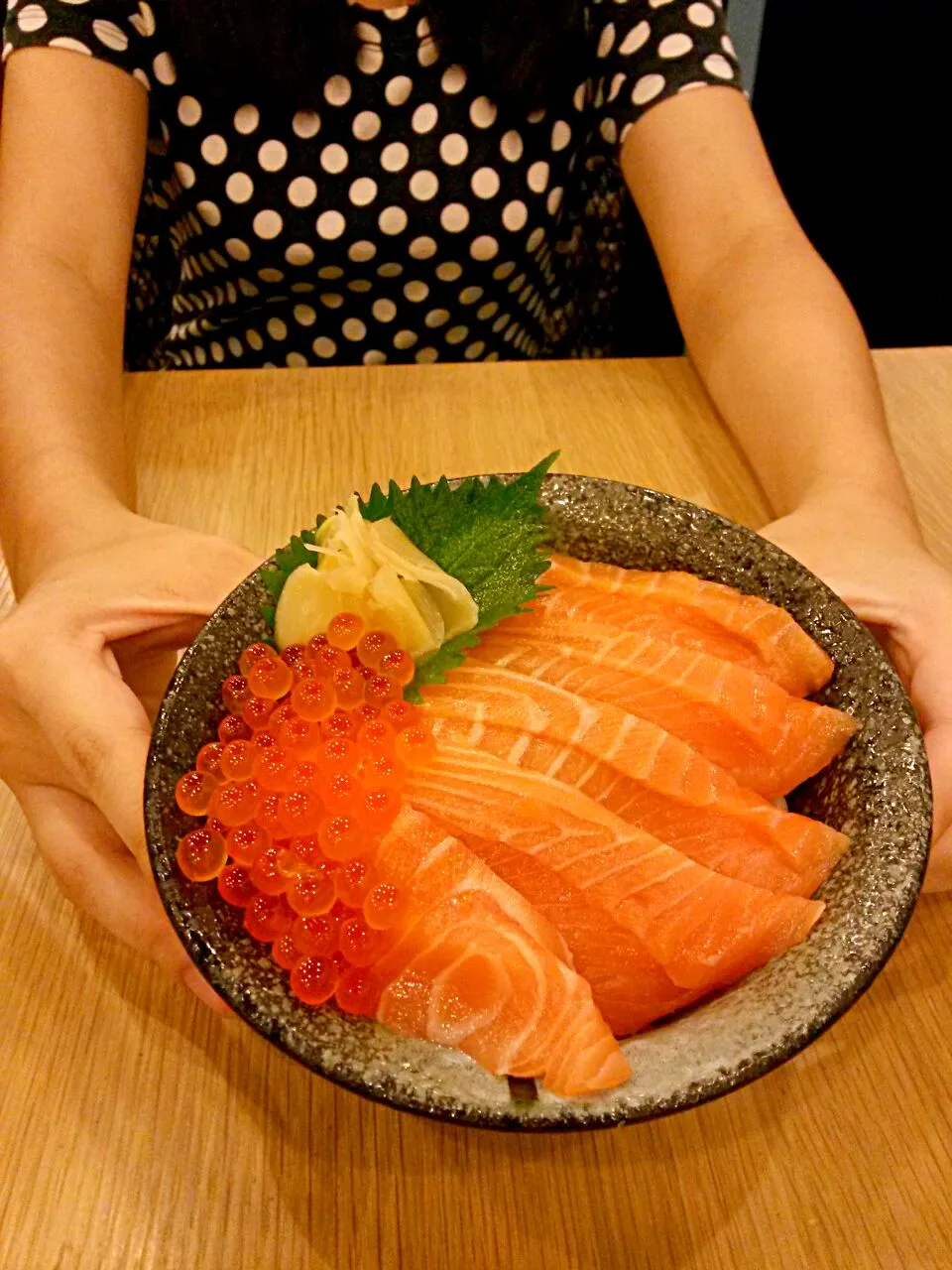 Salmon &  Ikura Don|Jeab Lertさん