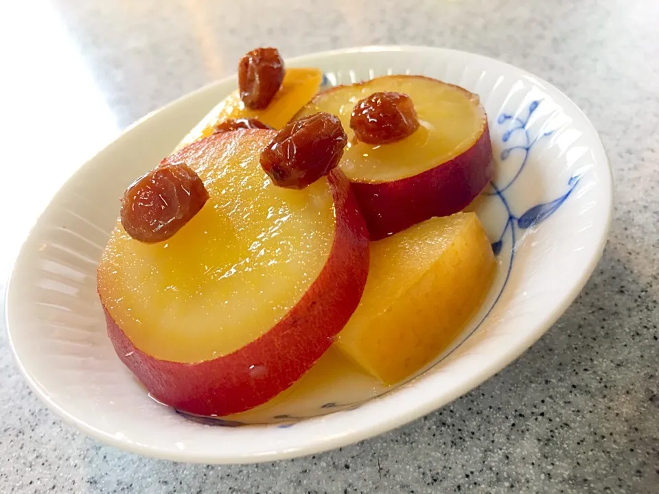 Snapdishの料理写真:ゆか♡さんの料理 ほっくり♡さつまいも林檎レーズン|てんてんさん