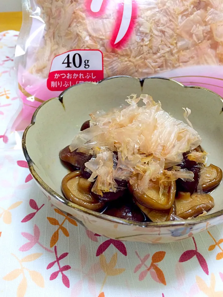 Snapdishの料理写真:椎茸の甘辛煮🍄花ふわりたっぷら✨|ブー吉さん