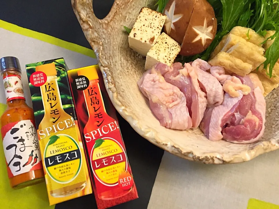 胡麻スコ、レモスコ２種が売ってたので鍋薬味としてトライ🌶辛さは胡麻スコが一番ヘビーでしたわ😁でも、鍋には先日の柚子スコが一番ですわね👌|にゃあ（芸名）さん