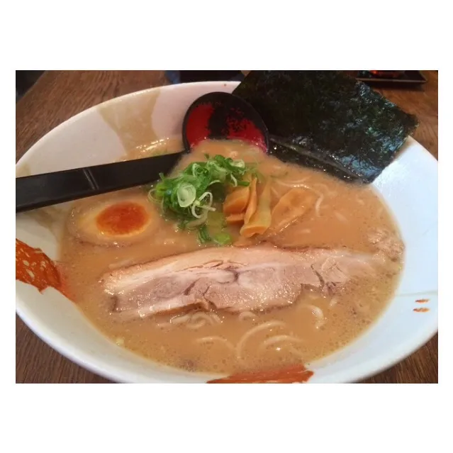 Snapdishの料理写真:豚骨醤油ラーメン🍜|女神さん