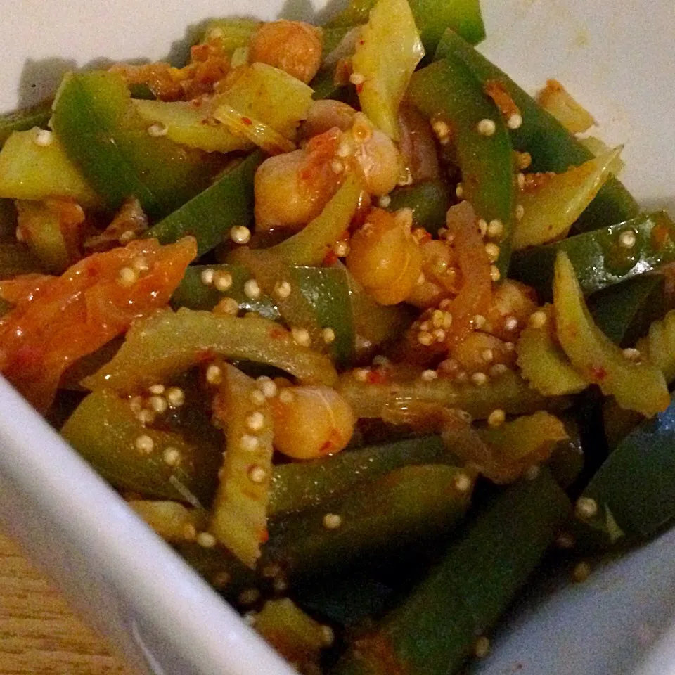 Celery, Green pepper, Kimchi, quinoa and Chick pee. seasoning: Chilli powder, soy sauce, dry white wine, sesame oil.|Meeさん