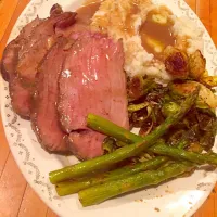 Roast beef, garlic mashed potatoes and roasted Brussel sprouts and asparagus.|Michele Fortunatiさん