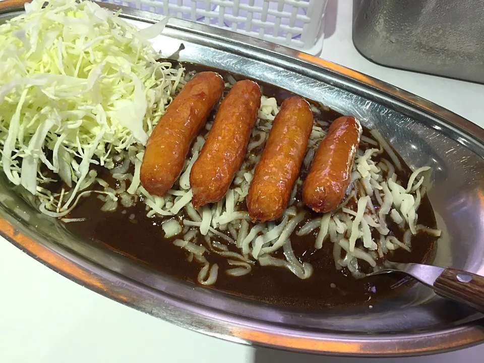 ウインナーカレーにWサービスで大盛りとチーズ|マハロ菊池さん