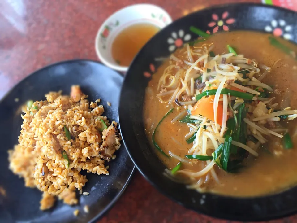 Snapdishの料理写真:チャーハン 味噌ラーメン|※Akiさん