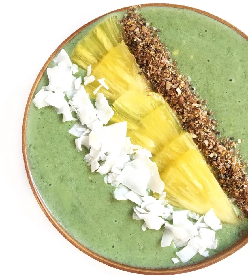 Matcha chlorella avocado smoothie bowl|coxiella24さん