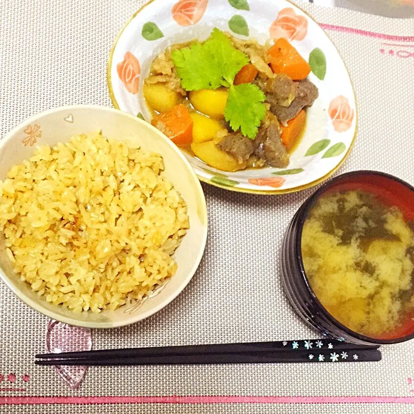 牛脂肉じゃが
鯛の炊き込みごはん
じゃがいもとわかめの味噌汁|OGIPAINさん