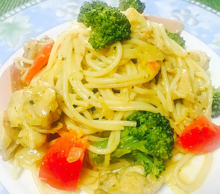 Cheesy Chicken and Broccoli Pasta|Jaimie Alvarezさん