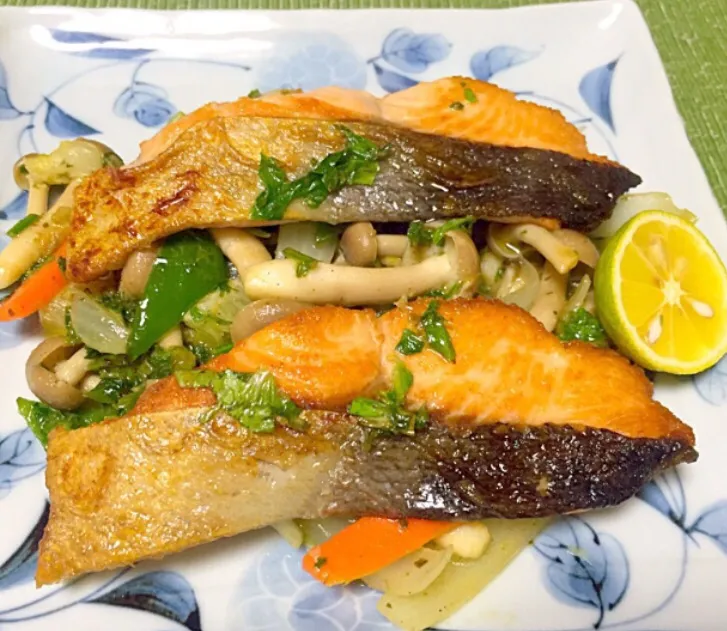 Grilled Salmon with Sautéed Veggies in Lemon And Butter|Jaimie Alvarezさん