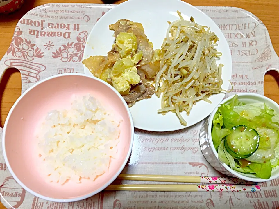 🌟豚肉入りポテトサラダ
🌟もやしと卵のバター炒め
🌟野菜サラダ|ゆりえさん