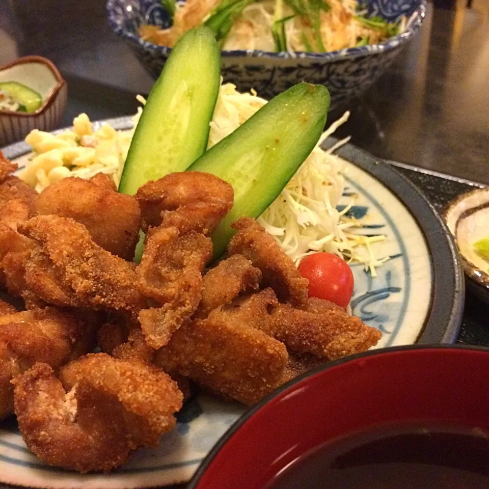 東栄若鶏唐揚げ定食＆新玉ねぎサラダ|ダンディ☆和田さん