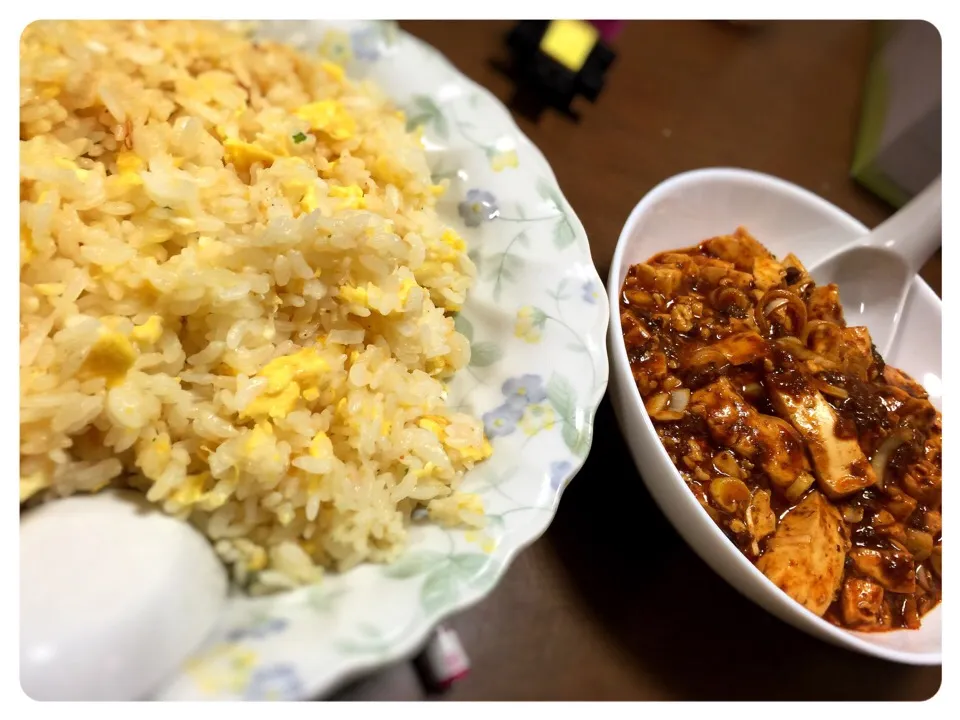 Snapdishの料理写真:麻婆豆腐とチャーハン|Pongchang  Hageoraさん