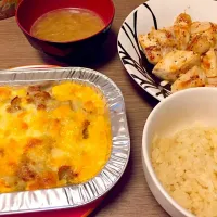 4月4日❁︎洋食❁︎
コンソメバターライス
じゃがいもとひき肉のグラタン
レモンペッパーチキン
オニオンコンソメスープ|ちびゆいさん