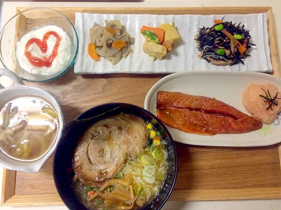 ひじき煮、高野豆腐煮、れんこんきんぴら、鯖みりん干し、おろし明太子、野菜スープ（子供）寒天ラーメン|ちゃこさん