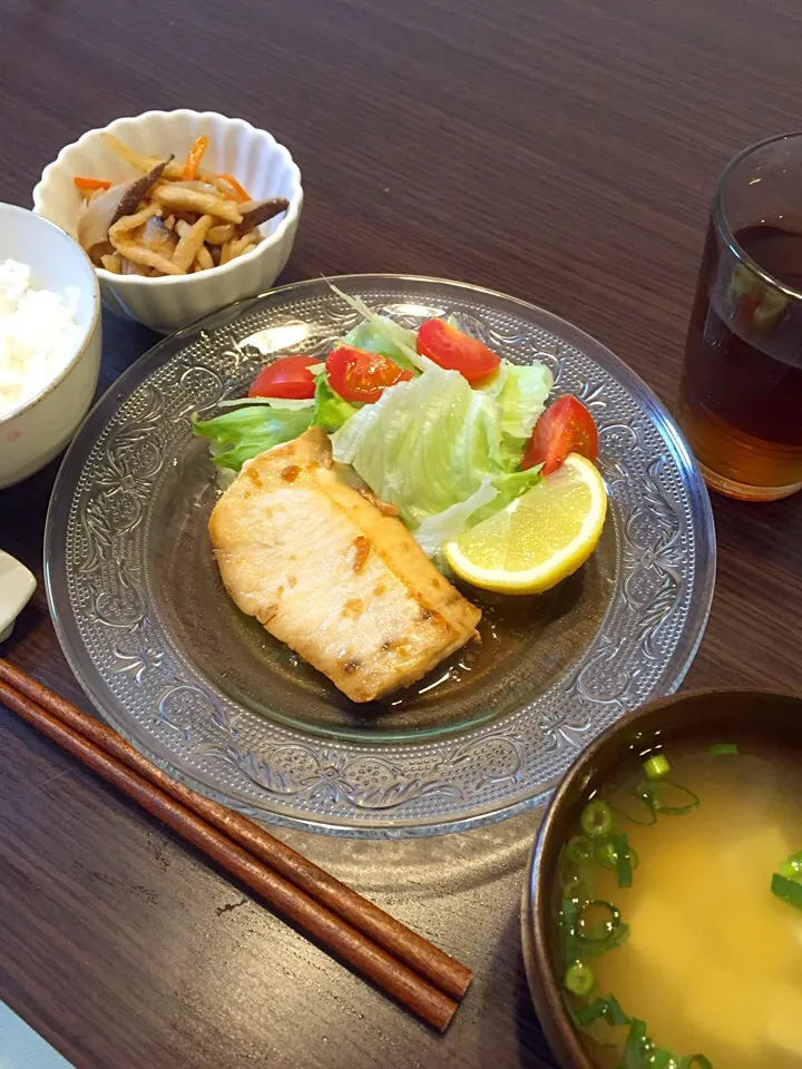 カジキのにんにく醤油焼きの晩ご飯|mikaさん