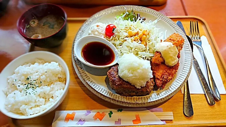 今日のランチは 新居浜でも 有名なcafeで 遅めのlunch❣
オーナー様 オススメの ハンバーグ オーダーしました❣|yokoさん