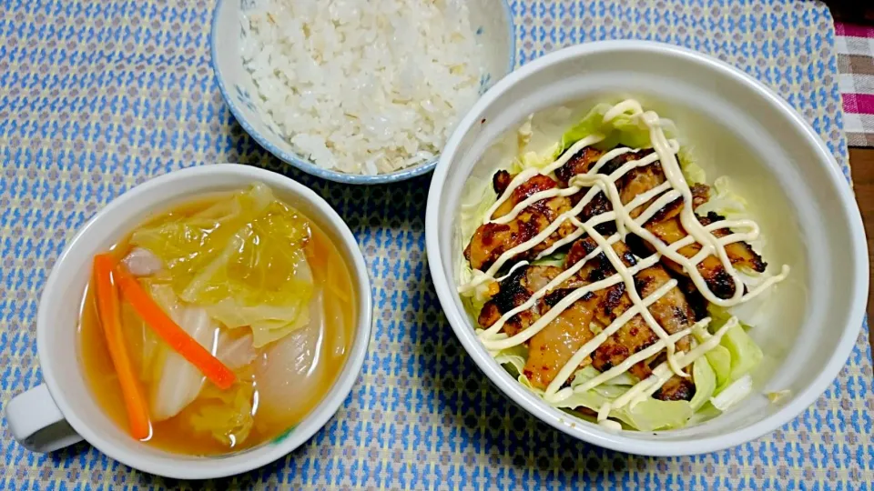 春キャベツと鶏もも焼き、春キャベツの野菜スープ|よめちゃんさん