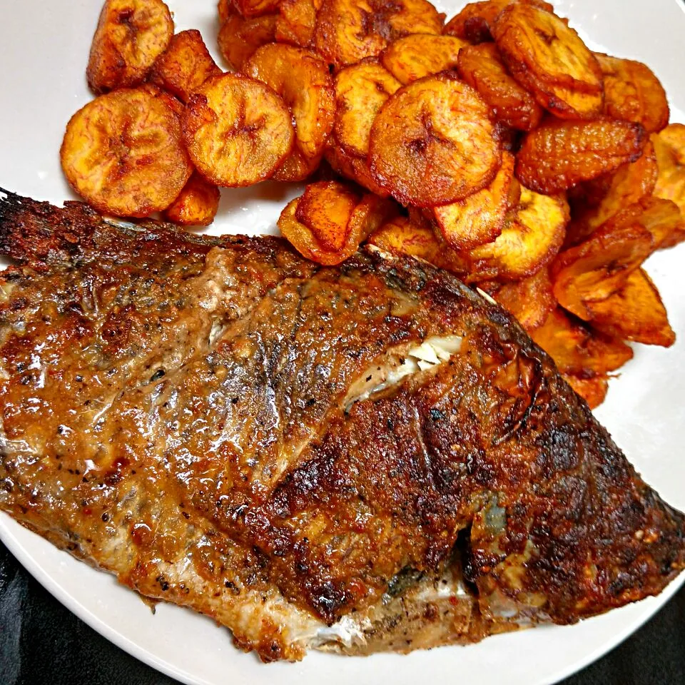 Homemade roasted tilapia fish and  fried plantains|paulaさん