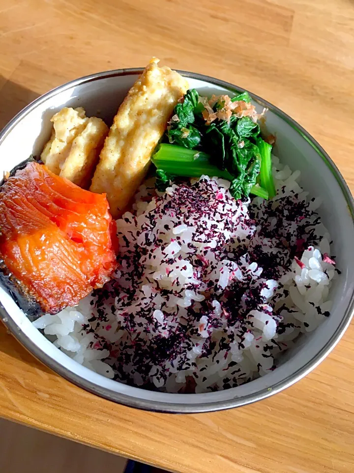 今日のお弁当
●鶏つくね
●シャケ
●小松菜のおひたし|mameさん