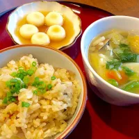 Snapdishの料理写真:重ね煮ごはん。鯵の炊き込みごはんとあさりのスープ、豆腐白玉。ごはんとスープの味付けは塩と醤油のみ。|Hitomi Yoshinariさん