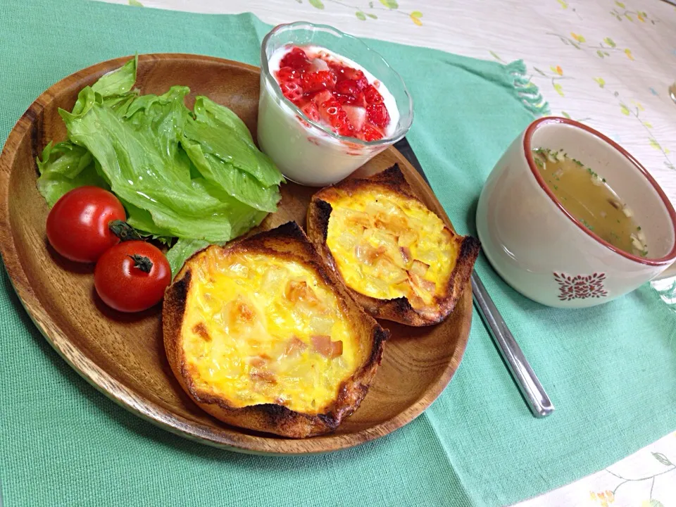 Snapdishの料理写真:新じゃがのヨーグルトパンキッシュ🍞💕✊|megさん