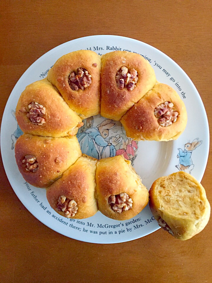 クルミとにんじんのパン🐰