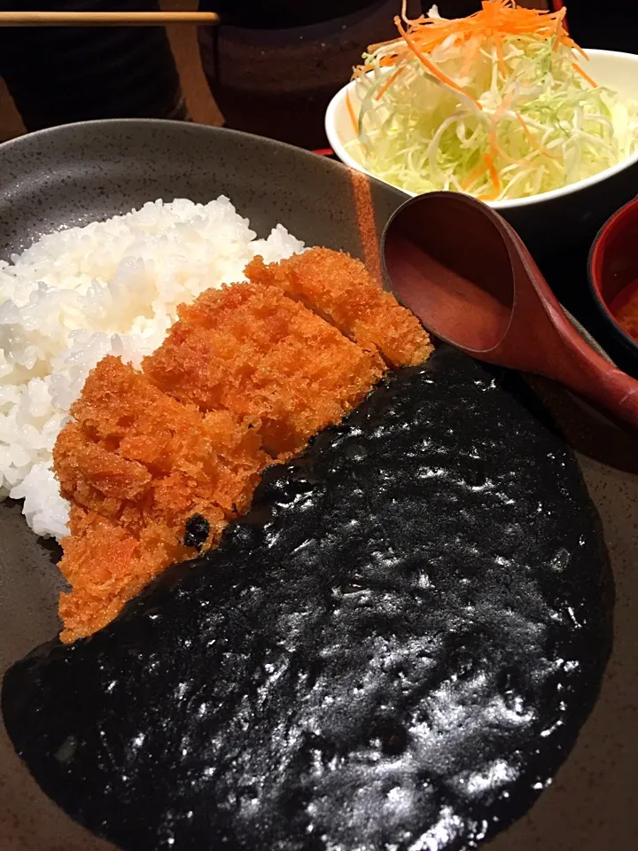 Snapdishの料理写真:黒い、シブツウカツカレー🍛|marron(まろん)さん