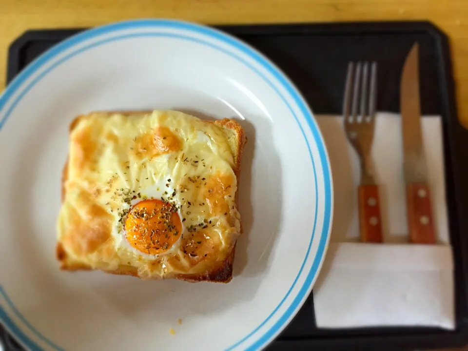 目玉焼きトーストを作ってみた♪
今から、食べまぁ~す♡
いただきま~す笑|島さん