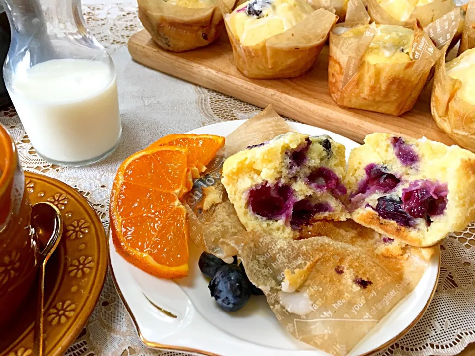 Snapdishの料理写真:Moist fluffy orange blueberry muffins|Babyluv Cabrera Ocampoさん