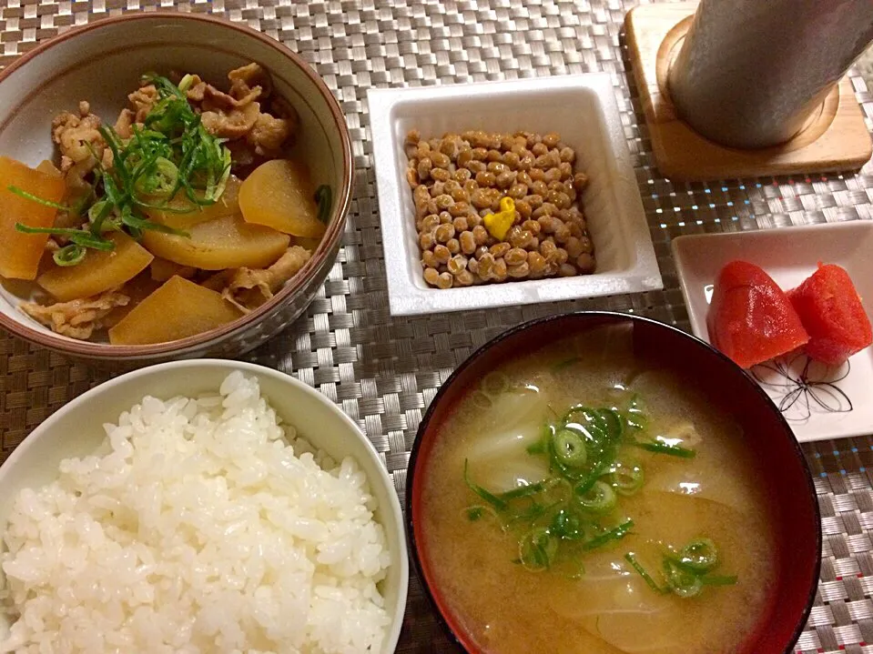 今日の夜ごはん

○豚バラ大根
○納豆
○たらこ
○ごはん
○キャベツのお味噌汁

豚バラ大根作っただけで手抜き😂
でも味は美味しかった✨✨|えりえいたさん