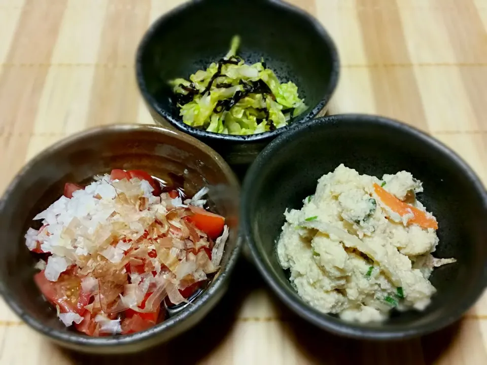 小鉢
冷やしトマト
卯の花
塩昆布キャベツ|榎津礼子さん