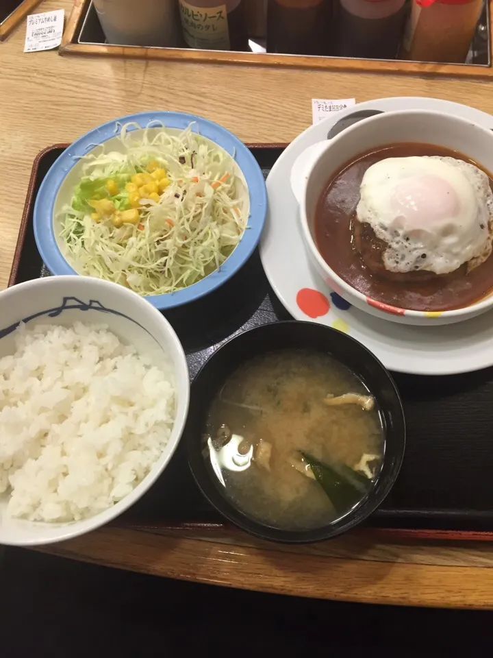 デミたまハンバーグ定食|アクちゃんさん