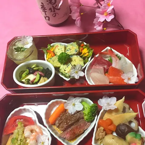 「菊水の辛口」を使ってみたSnapdishの料理・レシピ写真:自宅で お花見弁当✧*｡٩(ˊᗜˋ*)و✧

🌸鱈にmari♡ちゃんのネギ塩ダレ
🌸ステーキ
🌸煮物
🌸お造り
🌸卵焼き(桜の形)
🌸きゅうり、タコ、わかめの酢の物
🌸土佐文旦ゼリー