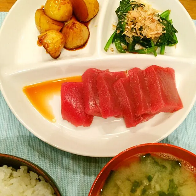 刺身！
ジャガイモの甘辛煮
ほうれん草のおひたし|Tomomiさん