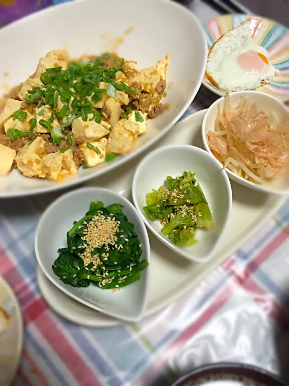 Snapdishの料理写真:麻婆豆腐 目玉焼き|Shiho Hashimotoさん