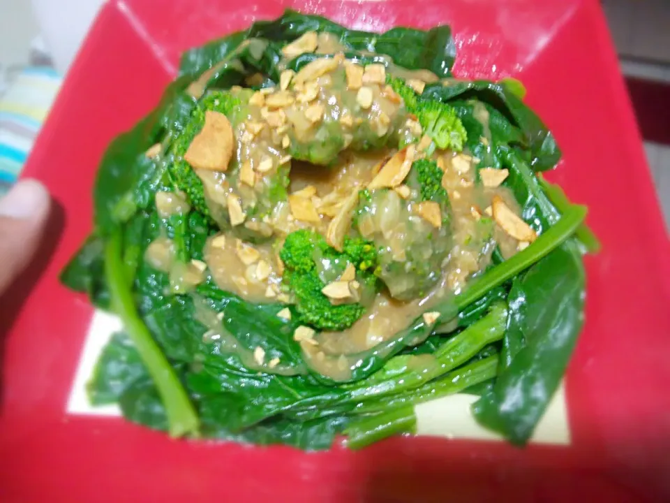 Snapdishの料理写真:Kailan & Brocolli with Garlic Sauce|Tony J-Kayさん