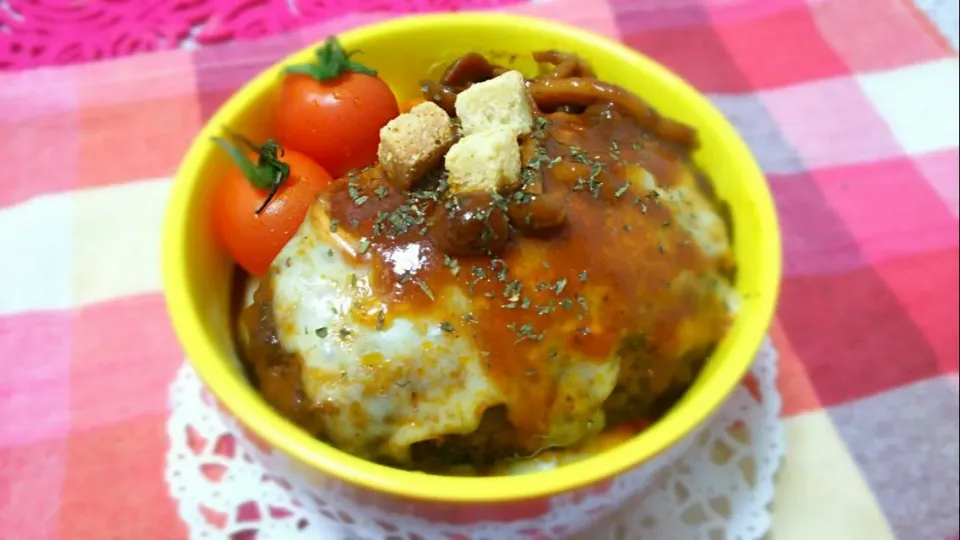 あまった煮込みハンバーグで♡ロコモコ風丼♡|きまぐれせなちゃん。さん