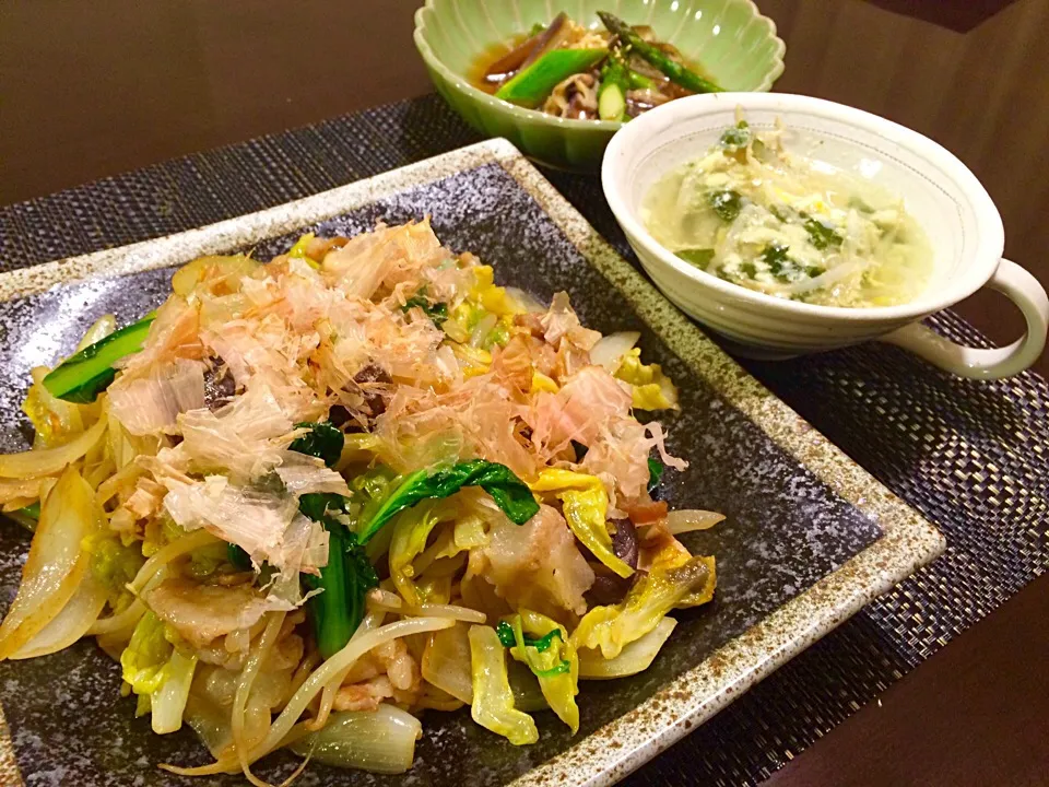 春キャベツたっぷりソース焼きそば、ナスとアスパラの焼き浸し、玉子スープ|Jun  Sakamotoさん