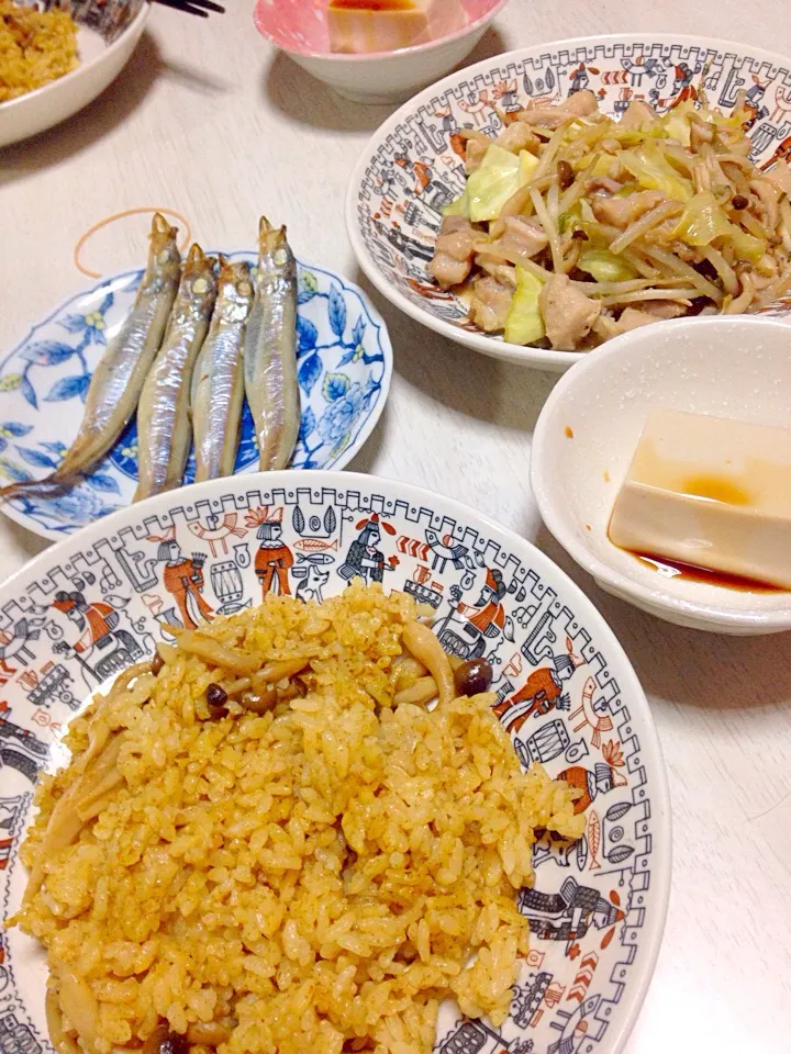 炊飯器カレーピラフ。コリコリホルモン炒め。ししゃも。胡麻豆腐|あやにん食堂さん