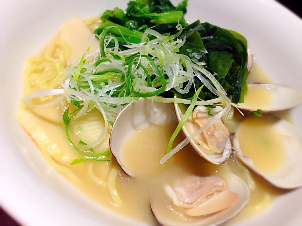 ハマグリと春タケノコの白湯麺🍜  Ramen Noodles In Chicken Soup With Big Clams And Spring Bamboo Shoots|ゆうじ.さん