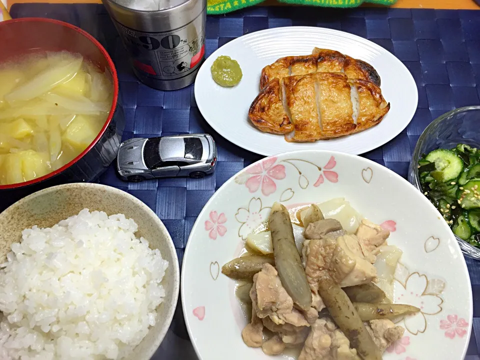 4/5💁🏻晩ご飯🍚鶏肉+ゴボウ＋蒟蒻の煮物・若芽と胡瓜の酢の物・鹿児島特産薩摩揚げ・洞爺ジャガイモと札幌黄の味噌汁💞|Asa Eiさん