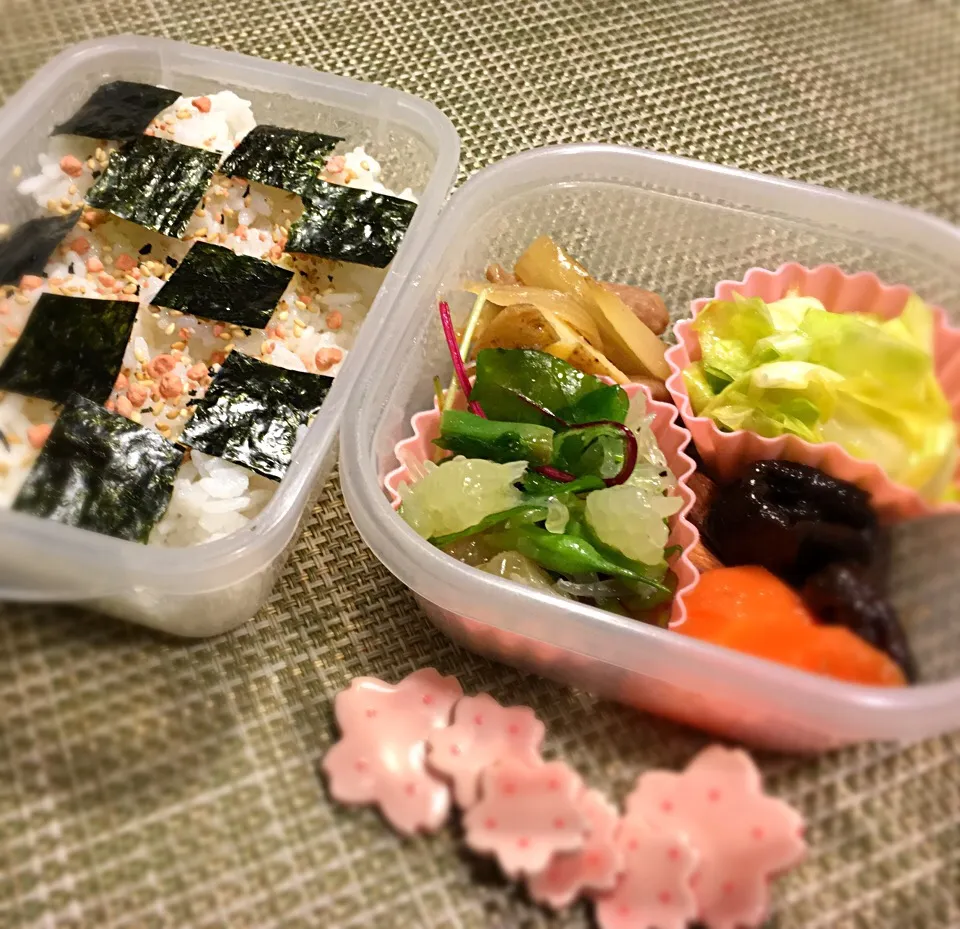 Snapdishの料理写真:ピンクでお花見気分🌸のお弁当🍴|こぐまさん