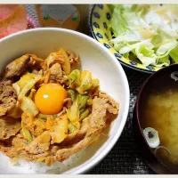 豚キムチ丼♡新玉葱のサラダ|パクチ子さん