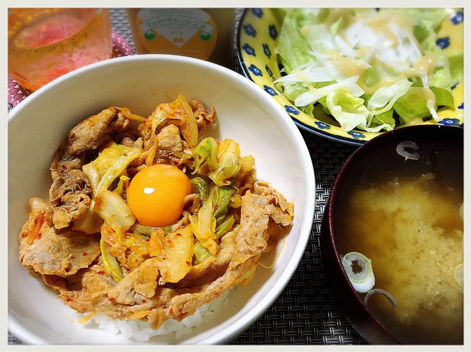 豚キムチ丼♡新玉葱のサラダ|パクチ子さん