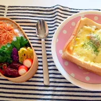 Snapdishの料理写真:旦那弁当and朝ごはん。
朝ごはんは、パングラタン|Hisaeさん