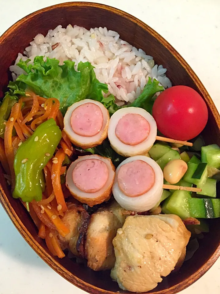 4月6日
雑穀ごはん
きゅうりと豆のサラダ
ソーセージ入りちくわ
鶏胸肉の塩麹焼き
獅子唐と人参の変わりきんぴら
ミニトマト|ひななぎさん